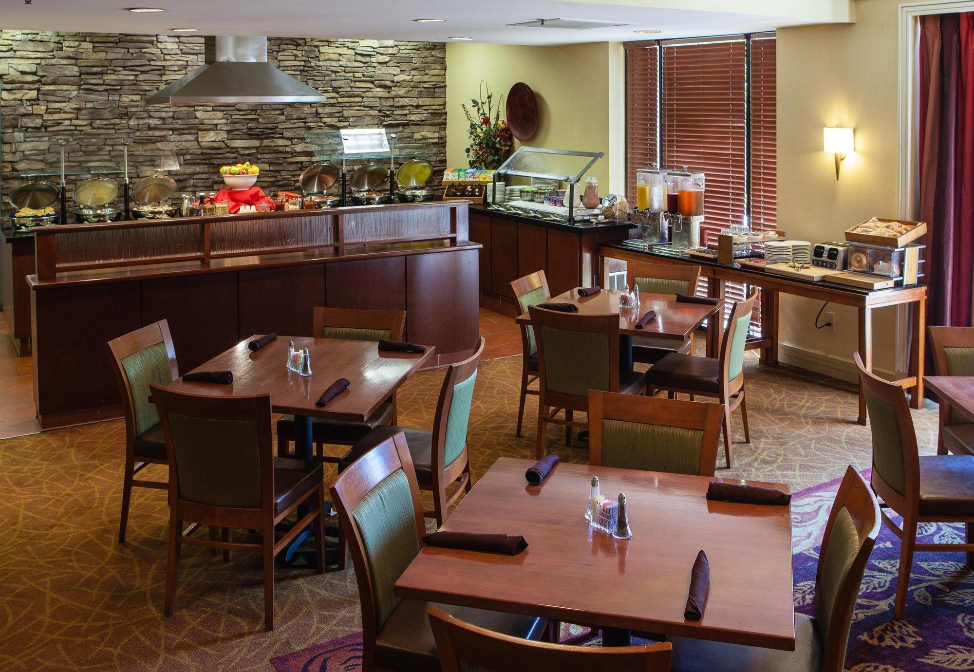 Doubletree By Hilton Atlanta Airport Hotel College Park Ngoại thất bức ảnh